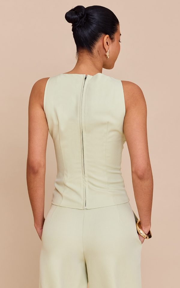c58ec3f684505d989587ac8d64298f48d1d20812_CNN1403_2_pale_lime_racer_neck_detail_top