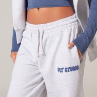 c5ebe059660218770ac0e647fb27fb73d844df9e_CNK1743_4_prettylittlething_ash_grey_premium_studio_print_cuffed_joggers