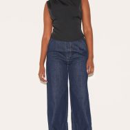 c655d904c8a5e4d16ee84ac2aa91062b280427c9_CNL7505_3_black_woven_ruched_high_neck_top