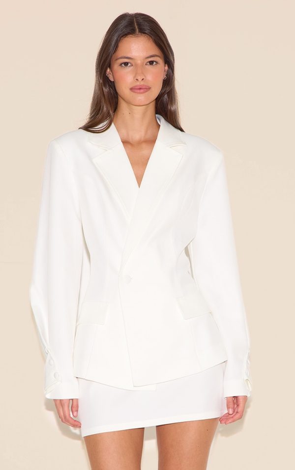 c659ae751e56bd22d4a6351c4be3f2b4fe098d52_CNM1781_1_white_woven_cinched_waist_fitted_blazer