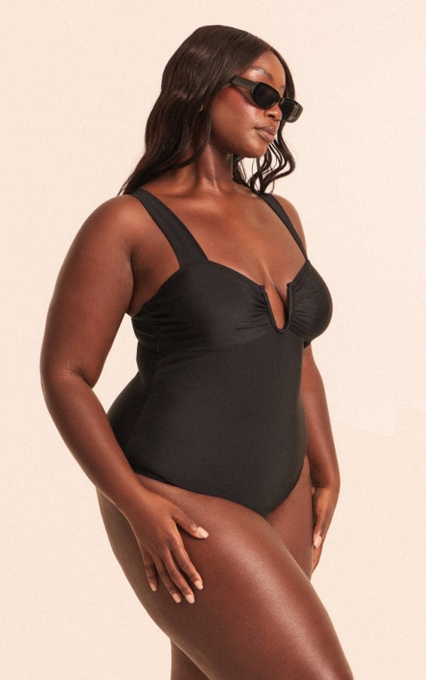 c659dee710e0398c2d510299f59f2b74be3517b6_CNN0572_3_plus_black_underwired_u_bar_ruched_cup_swimsuit