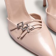 c6ec4baeea56ce56ec3ebfe382af65b9ccfb7481_CNK1637_4_cream_pu_point_toe_buckle_detail_court_heels