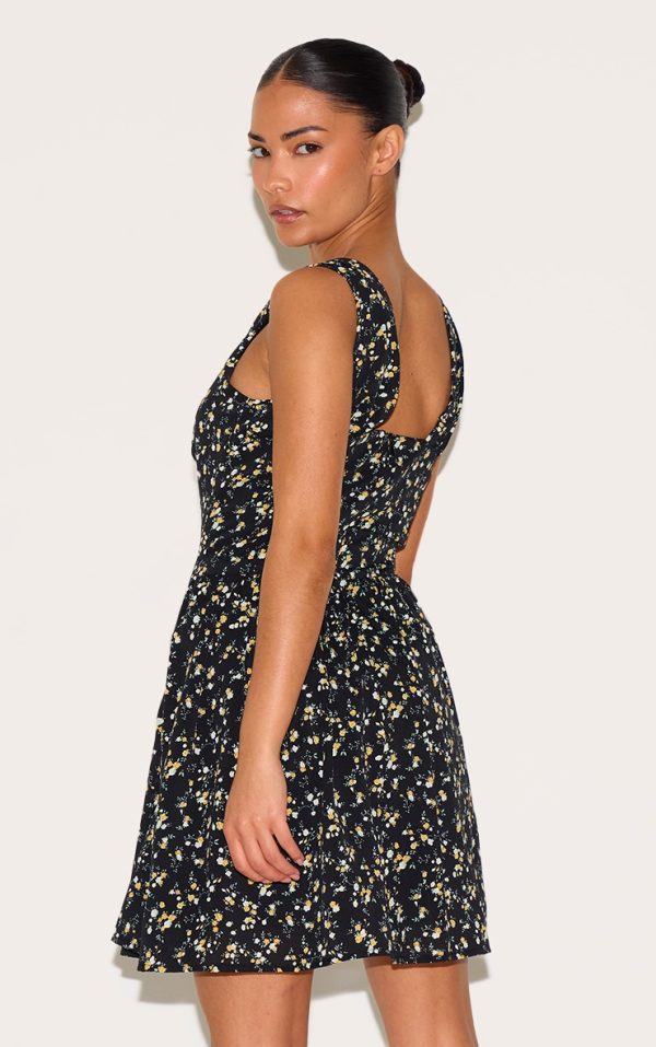 c7357af944336dfff7db1d811eb9c851b63812a1_CNM3459_2_petite_black_floral_detail_mini_shift_dress