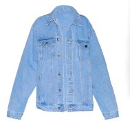 c7e97cdd0019b74606f25cba60f329c4e7faed9d_CMK8838_5_prettylittlething_light_blue_wash_oversized_boyfriend_denim_jacket