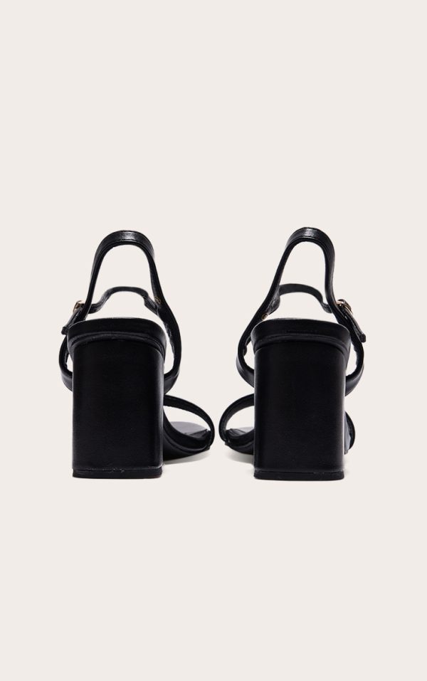 c80b5d80f81f3e8d3abfbec6686403fce8fe7b20_CMZ0783_3_black_pu_basic_strap_detail_low_heeled_sandals