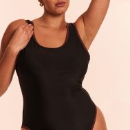 c857de40c0c39345a07f808a04be8ae37d656141_CNM4870_1_plus_black_contrast_binding_scoop_back_swimsuit