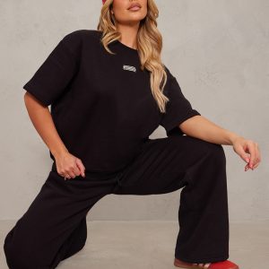 PRETTYLITTLETHING Black Badge Detail Oversized Short Sleeve Sweatshirt