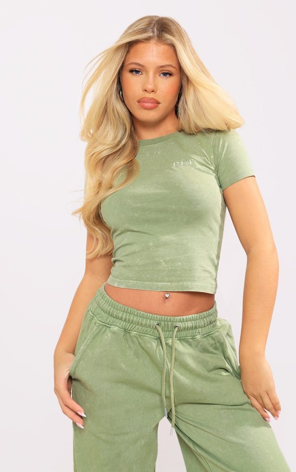 c90171a3dffe12feb52ca7fb2f0a6980125baf9c_CNH3717_1_olive_washed_cotton_longline_fitted_t_shirt