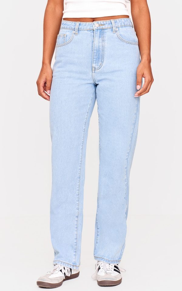 c9aec1f3ed8f9fa124afc6261800aaf721eebcca_CNL6142_2_prettylittlething_light_blue_wash_high_waist_straight_leg_jeans