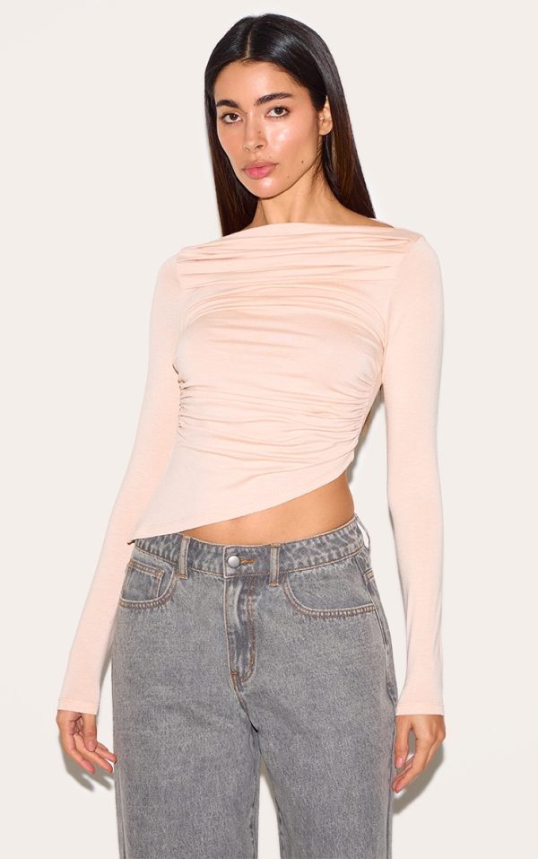 ca6c9a2b52931d7f6feae7858f505ff7d489ec99_CNM3776_1_cream_ruched_detail_asymmetric_hem_long_sleeve_top