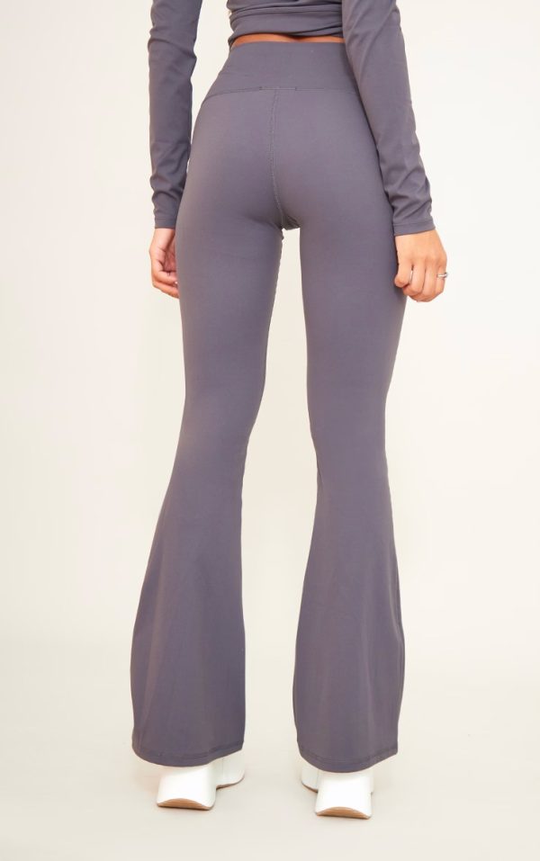 cae9851ae7d4bd231a226e8edf3ffb0a22170820_CNF4074_4_charcoal_ultimate_sculpt_flare_yoga_pants