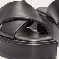 cb0afd9609d16d2111f4b702a121ee4520fa303d_CNL7047_4_black_pu_round_toe_cross_strap_flatform_sandals