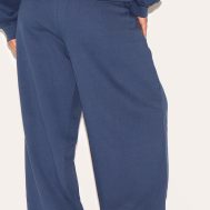 cb0b2c4ba6b944eae0239a61f8d07b1cfc22c7a9_CNK3386_3_prettylittlething_plus_navy_printed_premium_straight_leg_joggers