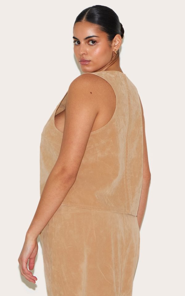 cb31d1f8a0e9950d7f5d6b2560c62949f811c522_CNM1710_2_plus_stone_faux_suede_shift_top