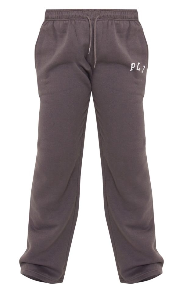 cbc98ca7e0327abd7fb49552896584b5ceb5c199_CNI1459_5_prettylittlething_charcoal_logo_oversized_wide_leg_joggers