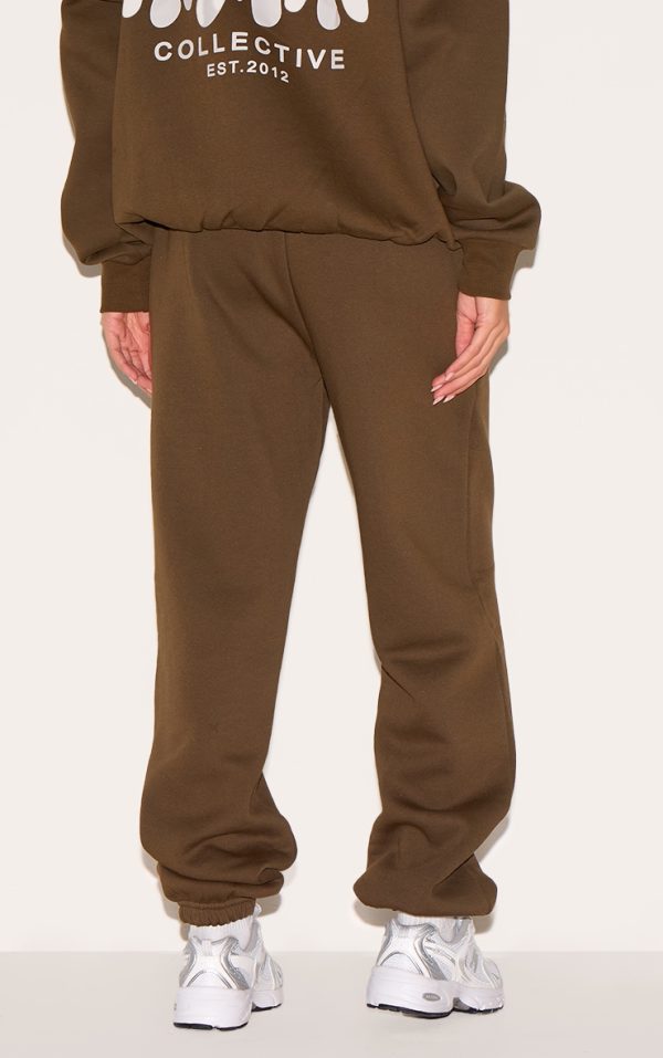cc05104b6a5a014a5caa3c817a7fb47811071b72_CNL4256_3_prettylittlething_taupe_studio_print_cuffed_joggers