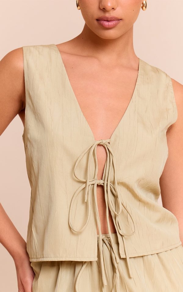cc79761f75d9004356955f5d5601839109def2e4_CNM2347_4_clay_textured_tie_detail_waistcoat