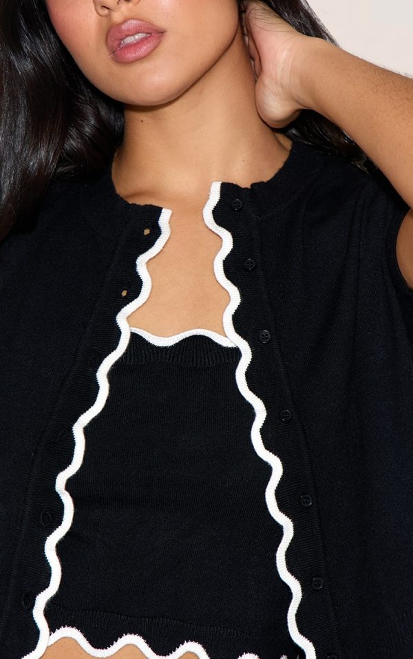 cd82317808c5abe09556f29220fd3bd1e572ef36_CNM4749_4_black_contrast_soft_knit_scallop_hem_fitted_cardigan