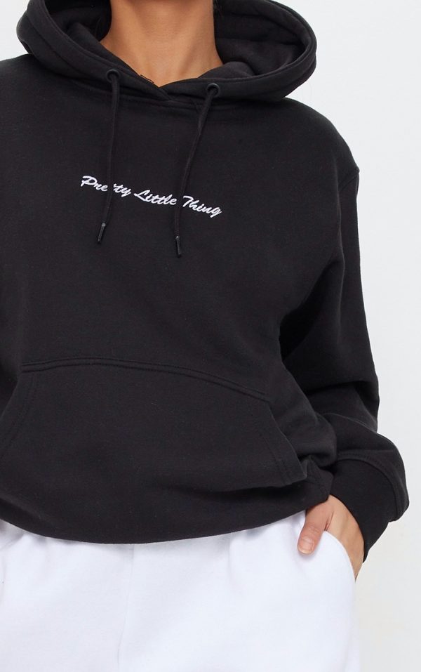 cd92c01854fde4358d63e099be740ff6042f2f18_CNG0630_4_prettylittlething_petite_black_oversized_embroidered_hoodie
