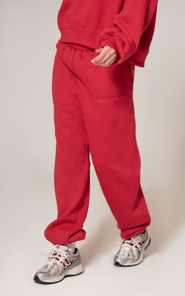 cdb7630a3b2141f0ad52d0aa3c6ce877322f127e_CNK6316_2_prettylittlething_red_oversized_embroidered_cuffed_joggers