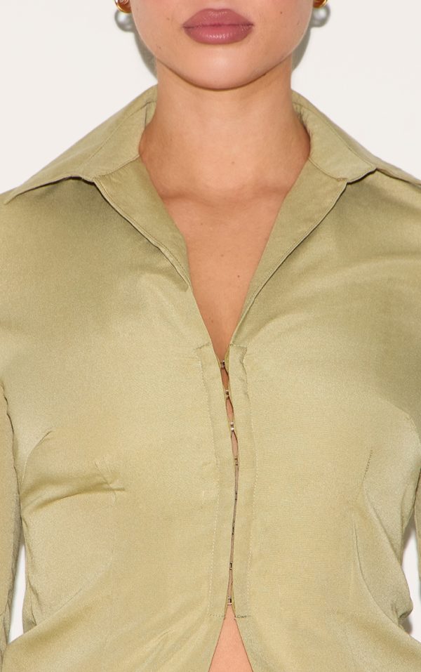 cf57202aa76a6384a2de05232256d24df14799ae_CNM1018_4_shape_olive_hook_and_eye_split_front_cinched_shirt
