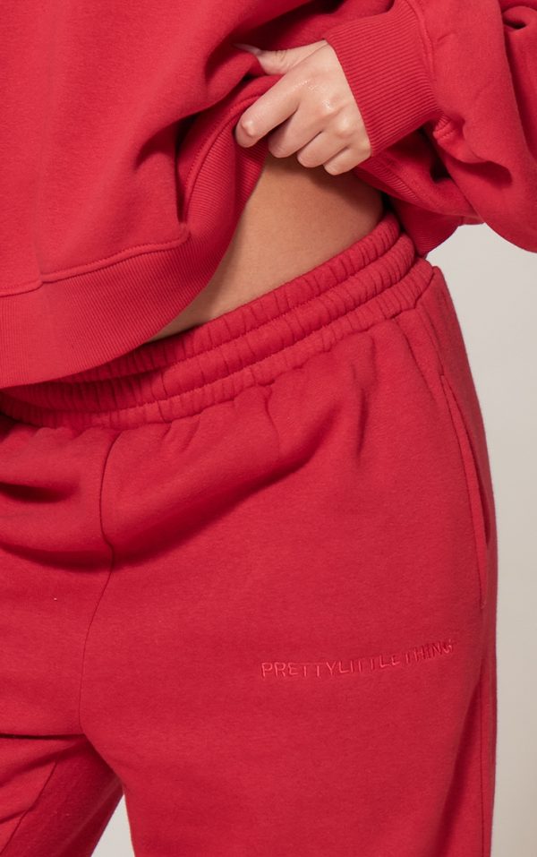 d003eb6228a746d76d6aacdef071d845a1a9b82e_CNK6316_4_prettylittlething_red_oversized_embroidered_cuffed_joggers