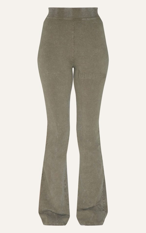 d01e45c4688e1ab9ed447e256d7d55b66b8c81a4_CNM0250_5_prettylittlething_olive_embossed_logo_washed_skinny_flare_trouser-1