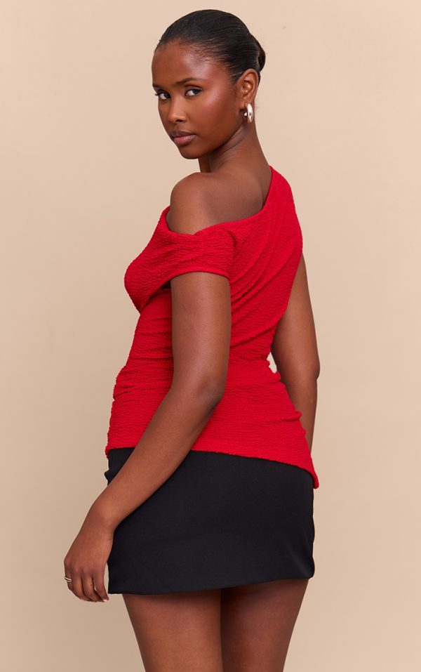 d05622fe3f77a7b4c2b686b1209cd957e0c819ab_CNM6609_2_red_textured_asymmetric_slouched_detail_long_top