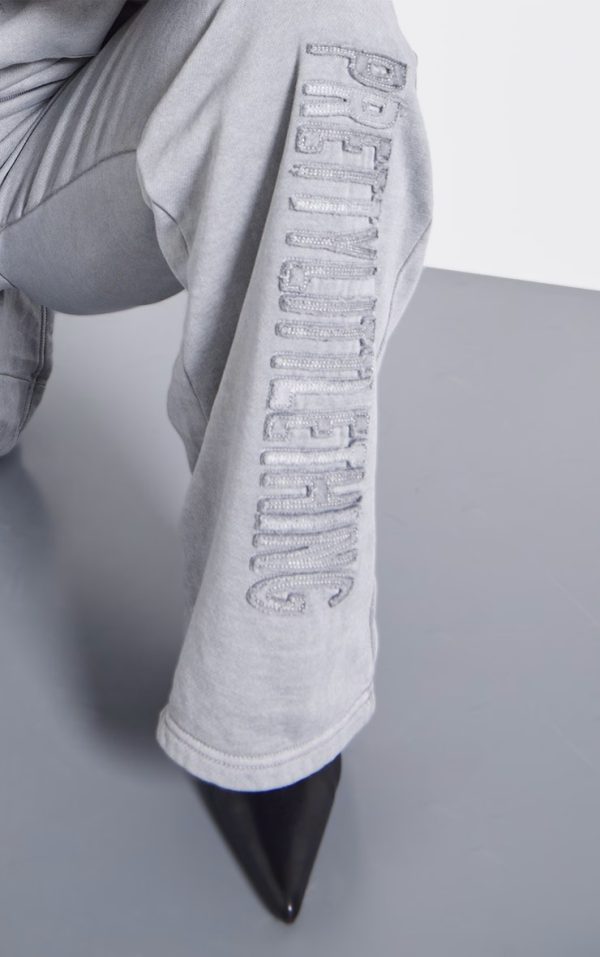 d2044f371b39c64fbb1a246b2bb21e08a78edf79_CNK5650_4_prettylittlething_shape_grey_joggers-1