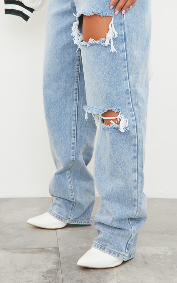 d2640efd05411b80fc47e101539b48bd9d9258c9_CMM4756_4_prettylittlething_light_blue_wash_open_knee_boyfriend_jeans