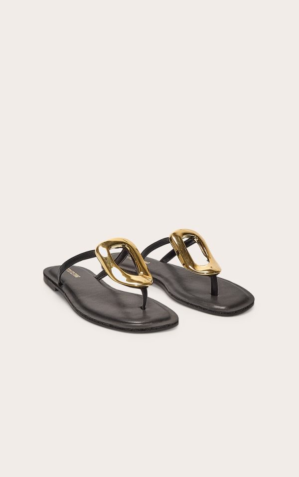 d2e558f08e7f5a76e6dce94a75d3cc817de34ada_CNL8149_2_black_pu_square_toe_thong_trim_detail_resin_sole_flat_sandals