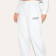 d2eaad87825ba23cb7a1ba6d5f5ac6597e6e60a5_CNK1757_2_prettylittlething_ash_grey_premium_print_wide_leg_joggers