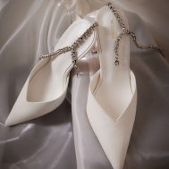 d45c38a471898fb57a72fe38765383eb81755cd7_CNI0199_3_white_pu_point_toe_diamante_chain_back_high_heeled_courts