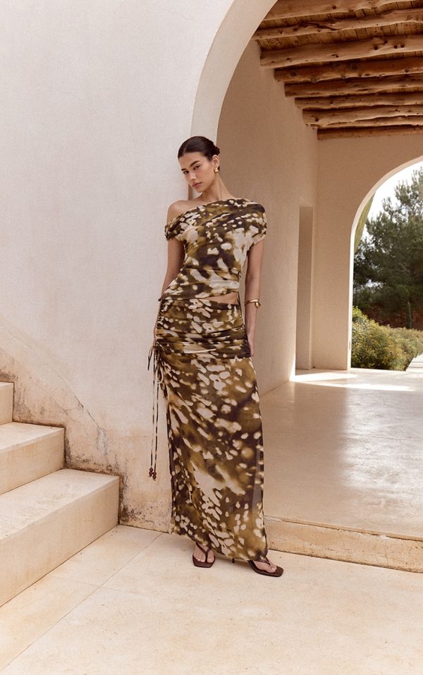 d50219987b12a8435e696f800d21209bb31a4daa_CNM5894_2_stone_blurred_abstract_printed_chiffon_ruched_bead_detail_maxi_skirt