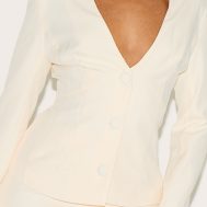 d54b0d3a61dd856620266639f4ede8d8b2e2308b_CNM0813_4_shape_vanilla_plunge_front_cinched_waist_blazer