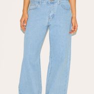 d5bf0a1e1978887f50313762292ce8c091b04169_CNM0294_1_light_blue_low_rise_wide_leg_jeans