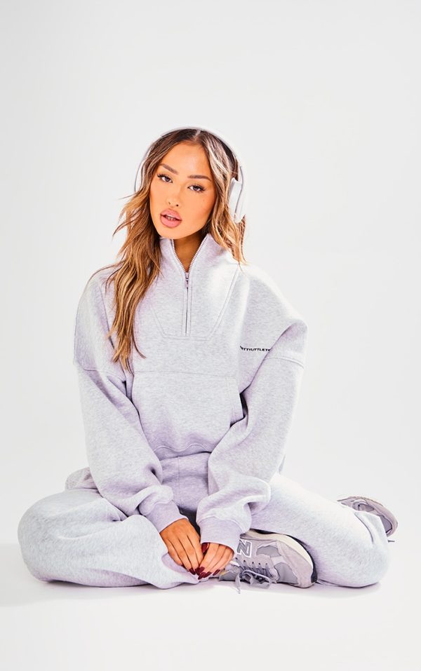 d6971ca3b7aa2295f4a4795e4f1fc71bc4bd3571_CNH2094_1_prettylittlething_petite_ash_grey_oversized_half_zip_sweatshirt