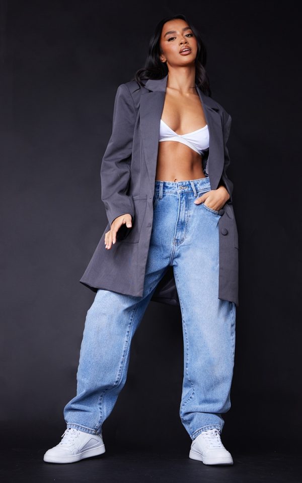 d6be93576519adc03ca74833288aef8ebb415ef9_CMU3655_1_prettylittlething_petite_l28_light_wash_boyfriend_jeans