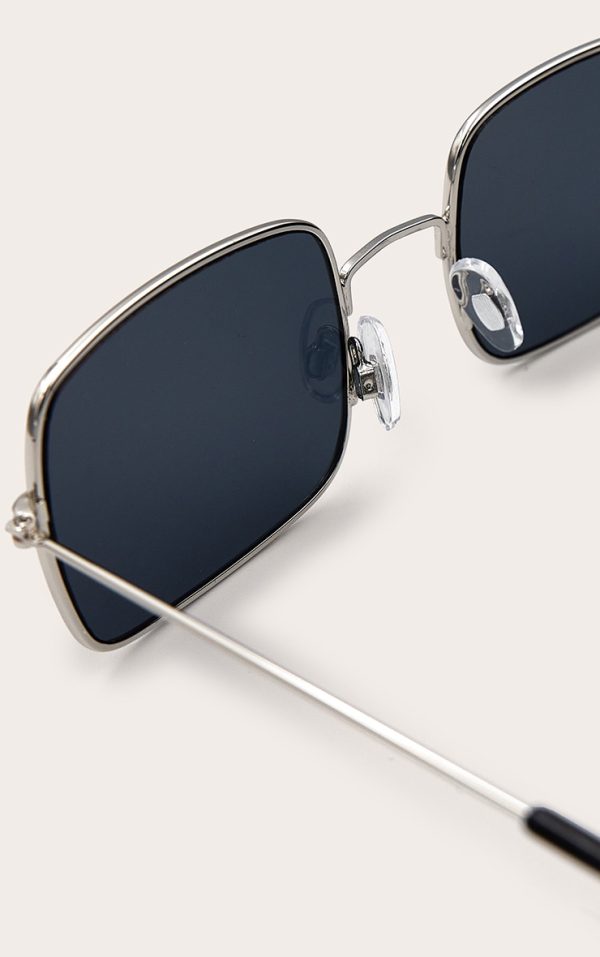 d6dbfd00455d6569fa0fff393639e2729921b969_CNL7845_3_silver_metal_frame_square_brown_lens_sunglasses