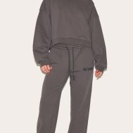 d7e62de8274184b567d4f782c0b181f86af5a528_CNK1375_3_prettylittlething_tall_charcoal_premium_studio_print_boxy_sweatshirt