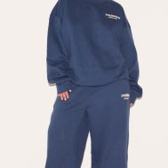 d85540ecc70559633877bc839777b105480ce95a_CNK3385_3_prettylittlething_plus_navy_printed_premium_oversized_sweatshirt