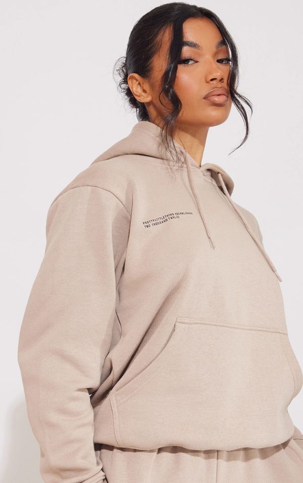 d872da4dedd6e20ce0d16f62da215e2d9ea8fc43_CNE5746_4_prettylittlething_mocha_established_2012_oversized_hoodie