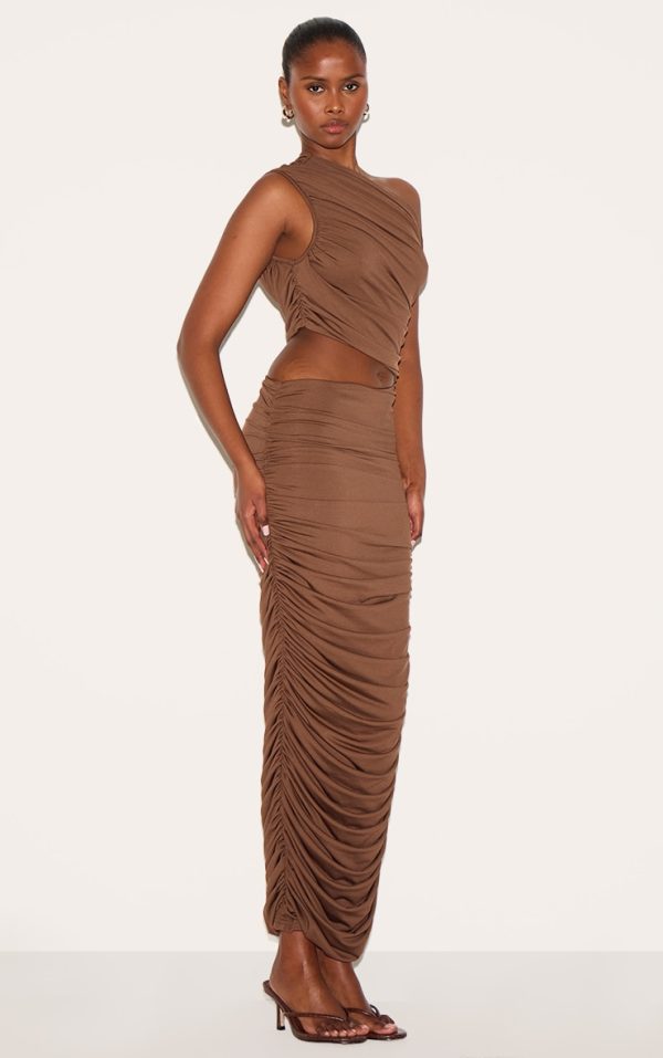 d8bbeb989e8a1b52bcaa07eb5c1bf13481c54ac7_CNL9989_3_plt_label_chocolate_one_shoulder_ruched_cut_out_maxi_dress