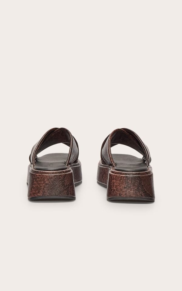 d8c2b9ac8134f9c6cdf0308c877437baafd42d86_CNL7046_3_snake_pu_round_toe_cross_strap_flatform_sandals
