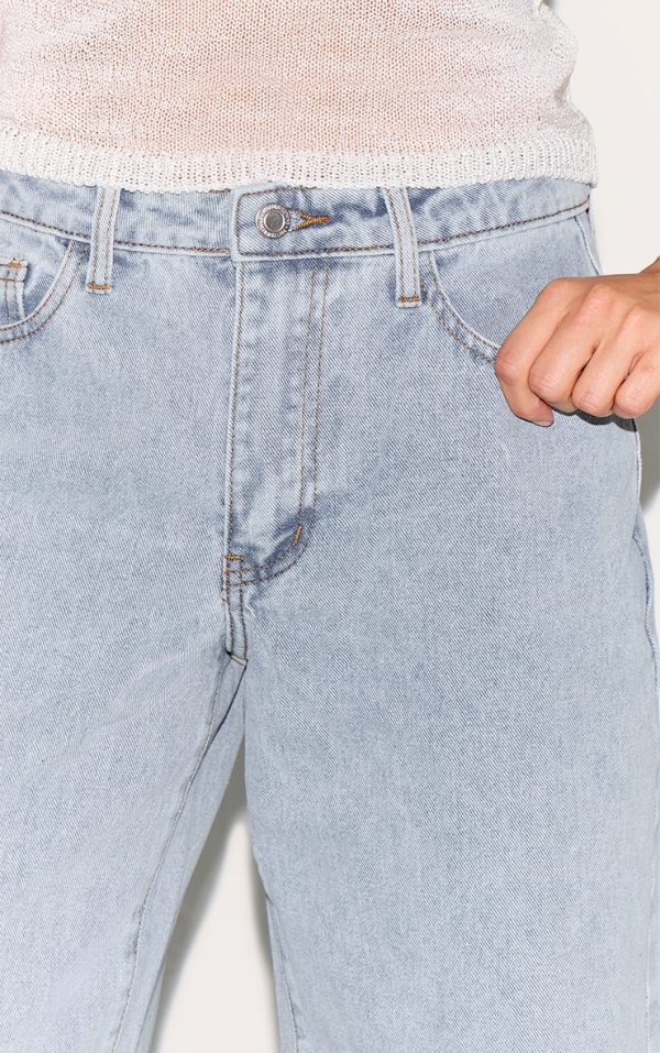 d8c6d859e140820c7b5902abbf295acc3d58d0e7_CNM1928_4_petite_blue_low_rise_wide_leg_jeans