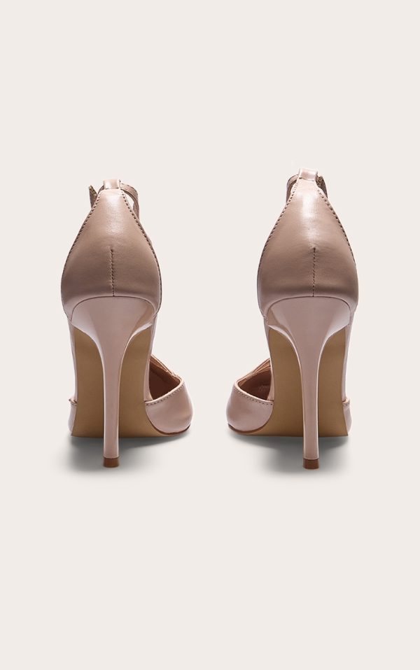 d8cfb925e9d4a2734e58efcf94476a0e673637ef_CNK1637_3_cream_pu_point_toe_buckle_detail_court_heels