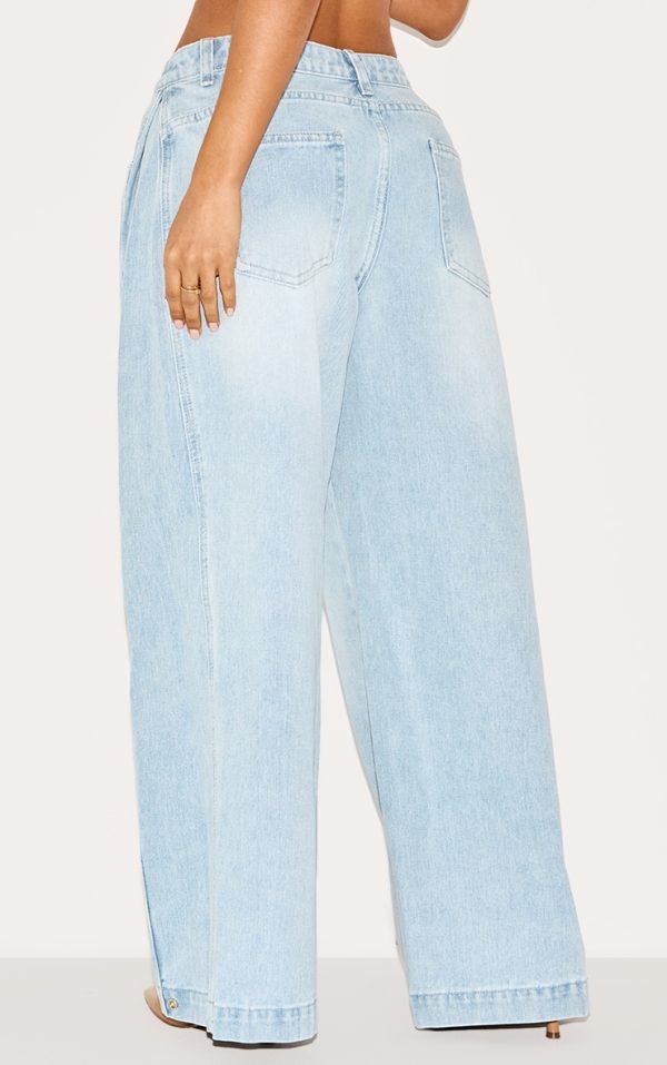 db4daa1cda2383fa52be5e5706fbb4571a35a87e_CNL5672_3_petite_light_blue_denim_side_pleated_detail_wide_leg_jeans