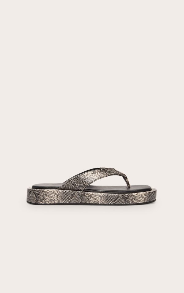 dc022a2f83afa7eff65df7f623e0476a13995cde_CNL6569_1_snake_pu_round_toe_thong_flatform_sandals