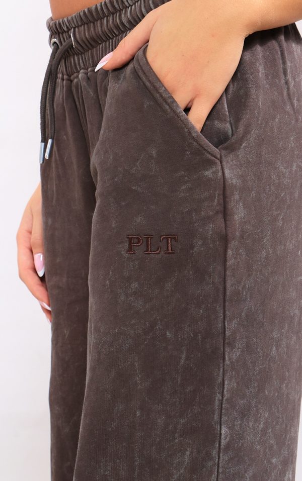dd1c0d0b7047cb660f4239efc33a7fff7b1c06c3_CNH3713_4_chocolate_washed_oversized_low_rise_wide_leg_joggers