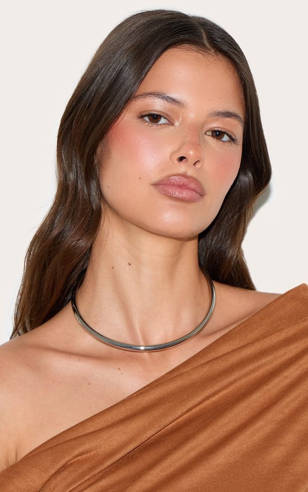 ddd5982c54cf6e4b1f1165dfa86f4bbcfe5f4eca_CNM1946_3_silver_metal_bar_choker